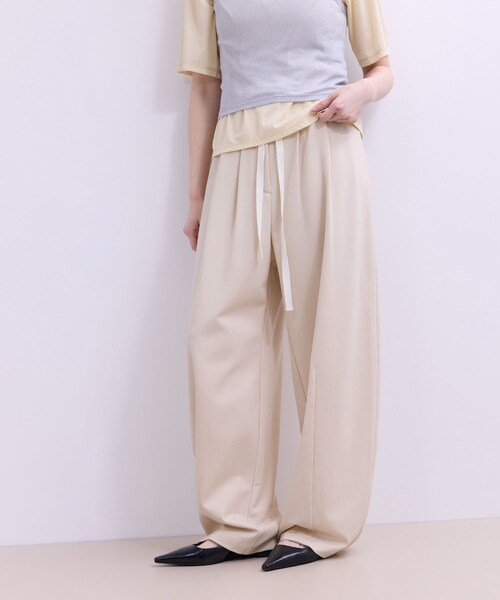 ADAM ET ROPE'(アダムエロペ)の「【WEB限定】ハイウエストカーブパンツ(その他パンツ・レディース・ブラック/オフホワイト/キャメル・34/36/38)」の22枚目の写真