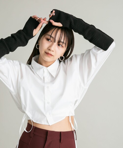 KBF（ケイビーエフ）の「スリットリブアームウォーマー（ベルト・レディース・BEIGE/CHARCOAL/CAMEL・one）」の5枚目の写真