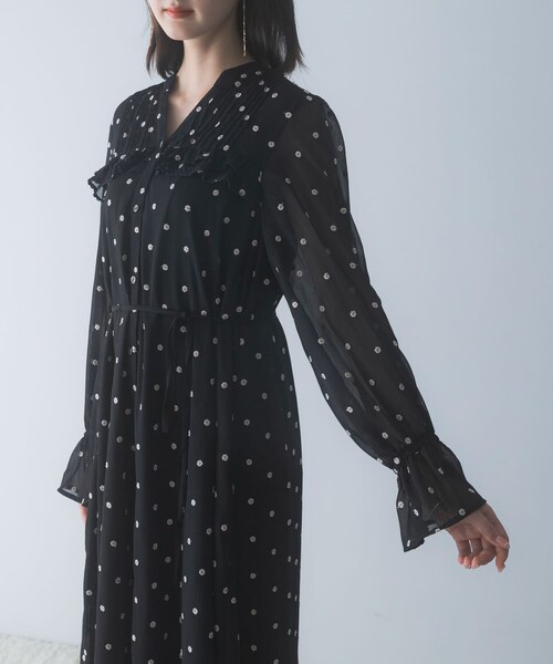 URBAN RESEARCH ROSSO（アーバンリサーチロッソ）の「『WEB限定』フラワー刺繍ピンタックフリルワンピース（ワンピース・レディース・BLACK・Free）」の10枚目の写真
