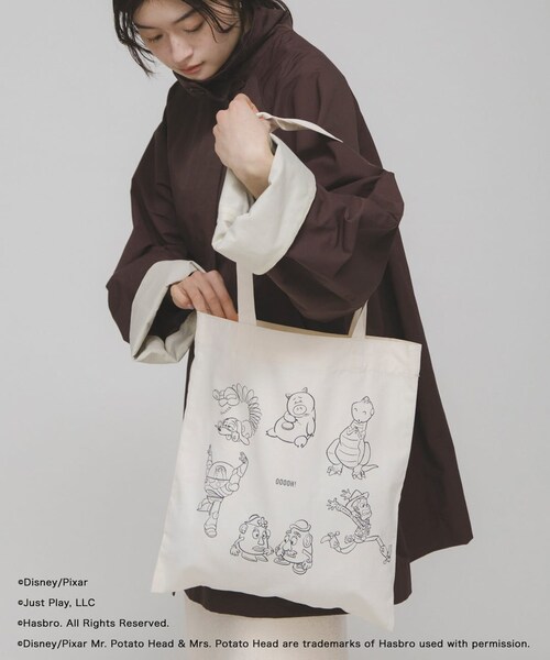 KBF（ケイビーエフ）の「TOYSTORY/トートバッグ（トートバッグ・レディース・IVORY/CHARCOAL・One）」の4枚目の写真