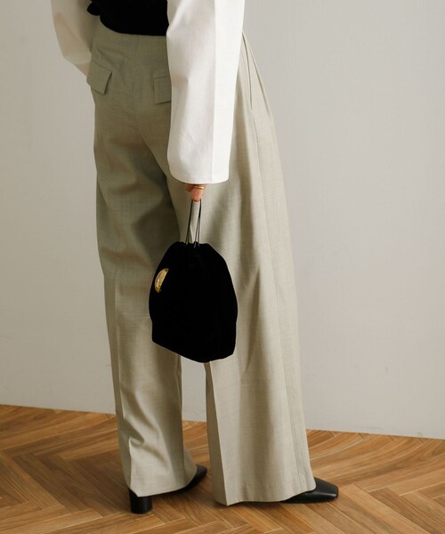 URBAN RESEARCH（アーバンリサーチ）の「『一部別注カラー』JAMIRAY　EGGVELVET D/S PUFFER BAG（ショルダーバッグ・レディース・BLUE/BLACK/別注RED・-）」の11枚目の写真