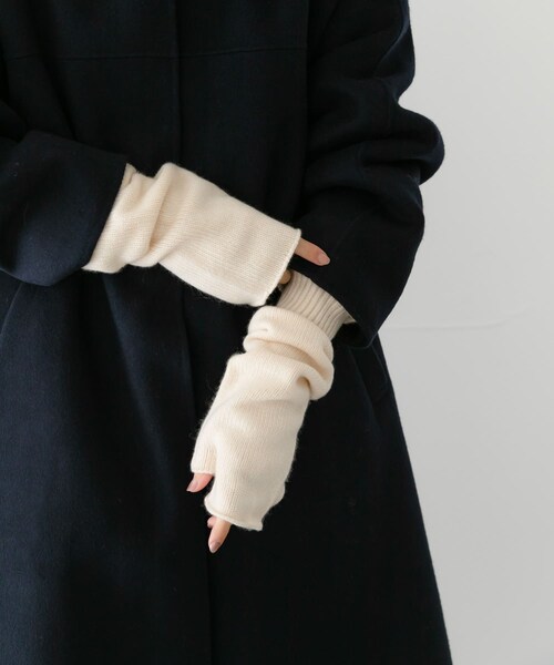 URBAN RESEARCH（アーバンリサーチ）の「カシミヤアームウォーマー（ベルト・レディース・WHITE/BROWN/CHARCOAL・FREE）」の7枚目の写真