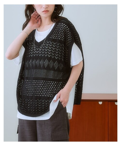 nissen（ニッセン）の「2点セット（透かし編みベスト＋Tシャツ）＜大きいサイズ有＞（ニット/セーター・レディース・黒/アイボリー/サックス/グリーン・S/M/L/LL/3L/4L/5L/6L）」の4枚目の写真