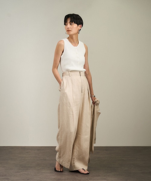 ADAM ET ROPE'（アダムエロペ）の「【WEB限定】プリマベールリブヘンリーネックノースリーブプルオーバー［UVケア・洗える］（タンクトップ・レディース・ブラック/チャコール/オフホワイト・F）」の9枚目の写真