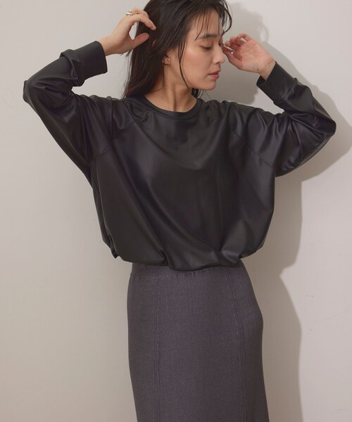 NERGY（ナージー）の「【イージーケア】Synthetic Leather クロップド丈プルオーバー（その他トップス・レディース・ブラック・F）」の5枚目の写真