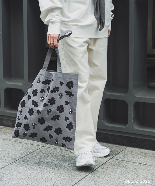 THE GOODLAND MARKET(ザグッドランドマーケット)の「EXPO2025 TOTE-FLOWER(トートバッグ・レディース・オフホワイト/グレー・One)」の13枚目の写真