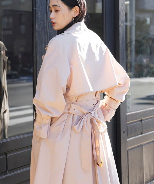 VIS（ビス）の「【定番人気】【撥水/UVケア】後ろタックトレンチコート スプリングコート（トレンチコート・レディース・キナリ/ベージュ/サックス・F）」の22枚目の写真