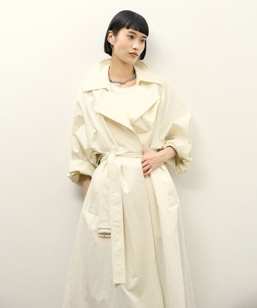ADAM ET ROPE'（アダムエロペ）の「リラックスライトトレンチコート（トレンチコート・レディース・オフホワイト/ベージュ・36/38）」の20枚目の写真