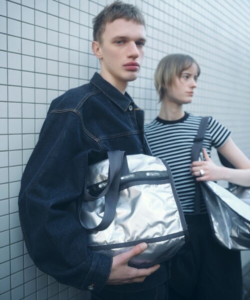 ADAM ET ROPE'(アダムエロペ)の「【LeSportsac for ADAM ET ROPE'】Exclusive Deluxe Med Weeknder(ボストンバッグ・レディース・シルバー・F)」の6枚目の写真