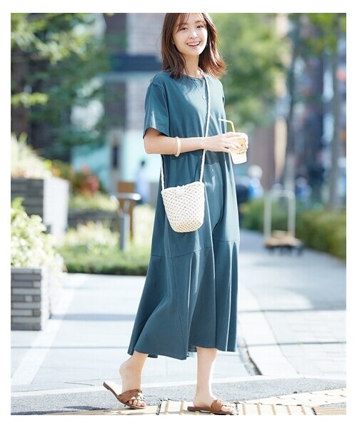 nissen（ニッセン）の「サイドポケット付ロング丈ワンピース（選べるデザイン）（ワンピース・レディース・モカ×黒(配色)/黒×モカ(配色)/ブルーグリーン(裾フレア)/黒(裾フレア)/黒(肩タック)/黒(胸ポケット)/チャコールグレー(胸ポケット)/カーキ(タック袖)/黒×チャコールグレー(衿・袖配色)/ブルーグレー(スキッパー)/カーキ×黒(配色)/チャコール×黒(配色)/ベージュ(タック袖)/チャコールグレー(裾フレア)・S/M/L/LL/3L/4L/5L/6L/8L/10L）」の13枚目の写真