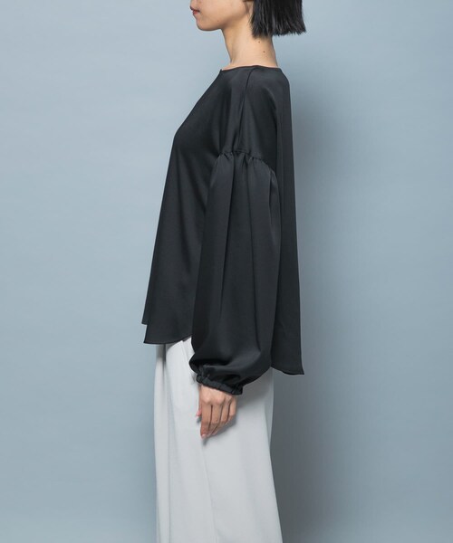 URBAN RESEARCH ROSSO（アーバンリサーチロッソ）の「ハンマーサテンギャザーブラウス（シャツ/ブラウス・レディース・WHITE/BLACK・Free）」の16枚目の写真