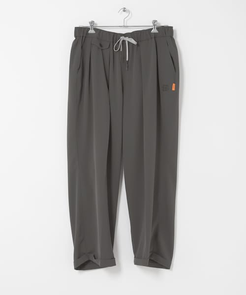 URBAN RESEARCH(アーバンリサーチ)の「SEE SEE INVERTED PLEATS PANTS(その他パンツ・メンズ・BROWN/CHARCOAL/BLACK/D NAVY・M/L/XL/XXL)」の2枚目の写真