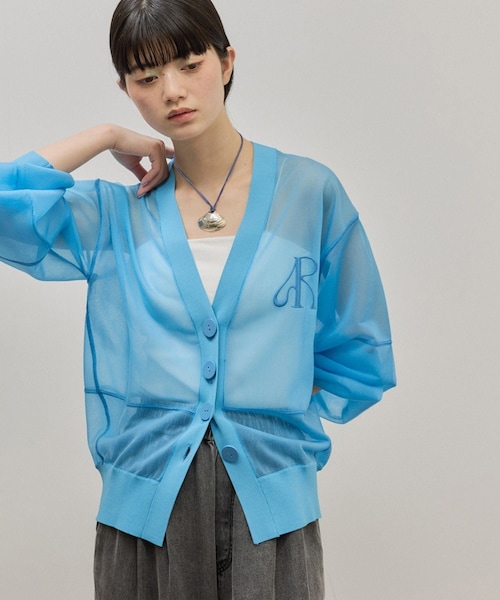 ADAM ET ROPE'(アダムエロペ)の「【サステナブル】シアーロゴカーディガン(カーディガン/ボレロ・レディース・ブラック/ホワイト/ブルー系・F)」の3枚目の写真