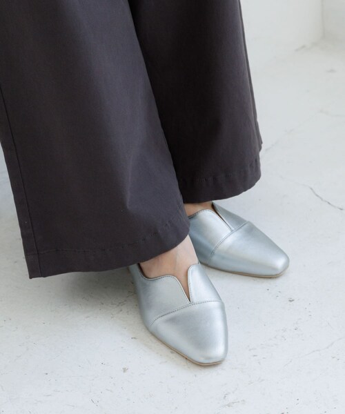URBAN RESEARCH Sonny Label（アーバンリサーチサニーレーベル）の「Vカットローヒールパンプス（パンプス・レディース・ブラック/アイボリー/シルバー・S/M/L）」の20枚目の写真
