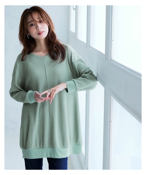 nissen（ニッセン）の「ワッフル素材ロング丈ドルマントップス（UVカット）＜大きいサイズ有＞（チュニック・レディース・黒/杢チャコールグレー/ミルクベージュ/サックス/コーラルピンク/【不要】/ワイン/セージグリーン/杢オートミール/ブラウン/スティールネイビー・S~M相当/L~LL相当/3L~4L相当/5L~6L相当/8L相当/10L相当）」の6枚目の写真