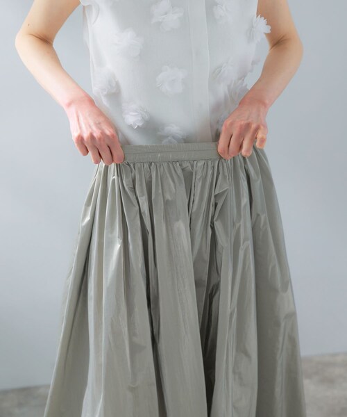 URBAN RESEARCH ROSSO（アーバンリサーチロッソ）の「グロッシーギャザースカート（スカート・レディース・BEIGE/GREIGE・FREE）」の14枚目の写真