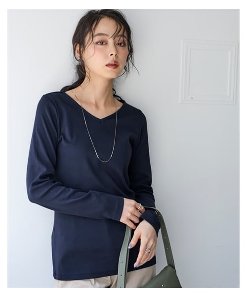 nissen（ニッセン）の「綿１００％フライス素材Ｖネック長袖Ｔシャツ（UVカット）＜大きいサイズ有＞（Tシャツ/カットソー・レディース・黒/オフホワイト/グレージュ/杢チャコールグレー/ネイビー/ライムグリーン/トープ/ディープグリーン/クラウドピンク/パープル・L/LL/3L/4L/5L/6L/8L/10L/S/M）」の7枚目の写真