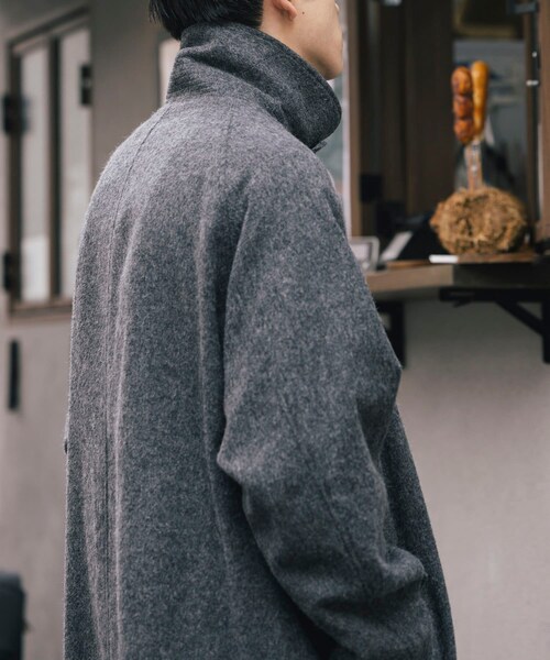 URBAN RESEARCH(アーバンリサーチ)の「POLYPLOID LONG COAT C(ステンカラーコート・メンズ・CHARCOAL・3/4)」の6枚目の写真