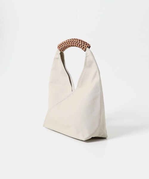 かぐれ（カグレ）の「KAMARO’AN　Woven Triangle Bag 36（ハンドバッグ・レディース・Ivory・one）」の5枚目の写真