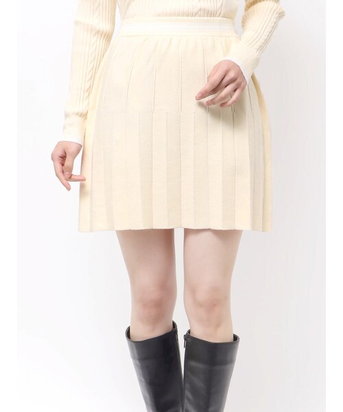 CALNAMUR（カルナムール）の「ニットプリーツミニスカート（スカート・レディース・グレー/イエロー/ブルー/ネイビー・F）」の15枚目の写真