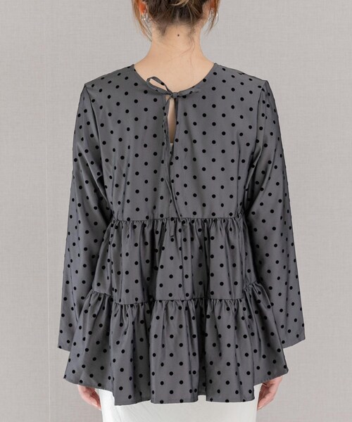 URBAN RESEARCH ROSSO（アーバンリサーチロッソ）の「TORRAZZO DONNA　Polka Dots Tiered Blouse（シャツ/ブラウス・レディース・GRAY・FREE）」の7枚目の写真