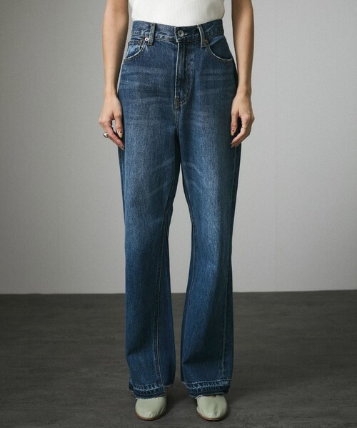 ADAM ET ROPE'(アダムエロペ)の「COTTON USAセミフレアデニム 4(デニムパンツ・レディース・ブルー系/サックス・M/S/XS)」の13枚目の写真