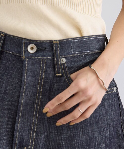 ADAM ET ROPE'(アダムエロペ)の「【J'aDoRe・一部店舗限定】【KURO(クロ)】STRUCTURE SHORTS(デニムパンツ・レディース・ネイビー系・26/27/28)」の13枚目の写真