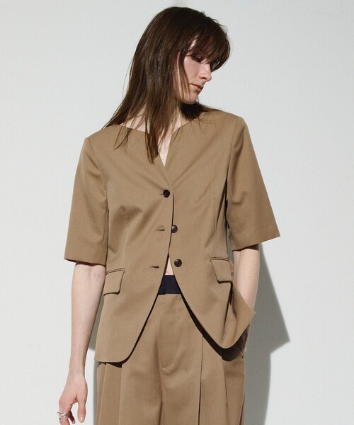 ADAM ET ROPE'（アダムエロペ）の「【EMOELLE】スリットネックハーフスリーブジャケット（ノーカラージャケット・レディース・ブラック系/ベージュ・F）」の3枚目の写真