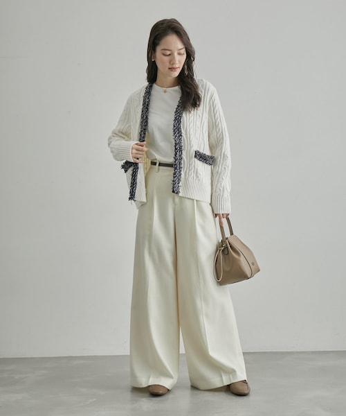 ROPE'（ロペ）の「【一部店舗限定】【LINTON TWEED】カシミヤブレンドケーブルカーディガン（カーディガン/ボレロ・レディース・オフホワイト/ネイビー系・F）」の22枚目の写真