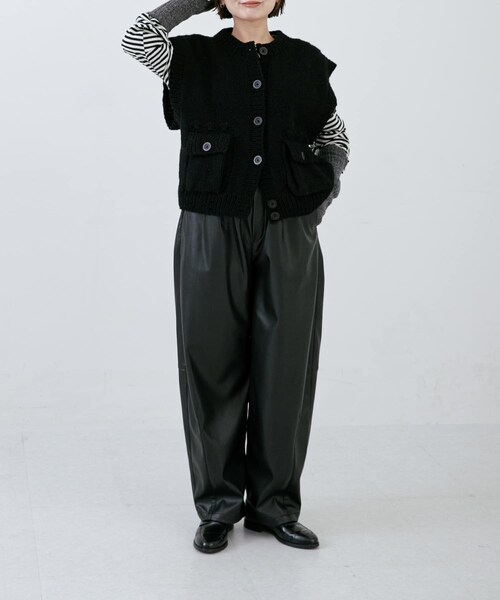 URBAN RESEARCH(アーバンリサーチ)の「レザーライクコクーンパンツ(その他パンツ・レディース・BLACK/BEIGE・FREE)」の10枚目の写真