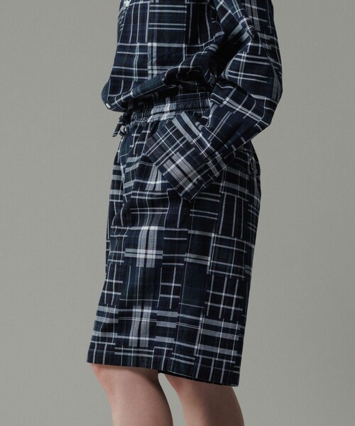 ADAM ET ROPE'(アダムエロペ)の「パッチワーク マドラスチェック ワイド イージーショーツ / セットアップ対応(その他パンツ・メンズ・ホワイト系/ネイビー系/レッド系・L/M)」の13枚目の写真