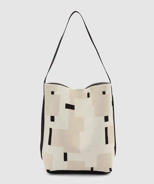 ROPE'（ロペ）の「ジャガードバッグ(Bernice bag_バーニスバッグ)/A4対応・通勤（ショルダーバッグ・レディース・ライトグレー/ベージュ系・F）」の4枚目の写真