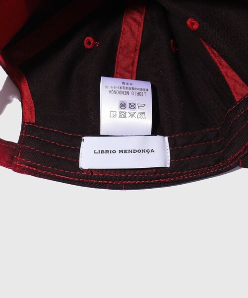 ADAM ET ROPE'（アダムエロペ）の「【LIBRIO MENDONCA/リブリオ メンドンサ】BLACK DYED LM CAP（キャップ・メンズ・ブルー/レッド・F）」の11枚目の写真