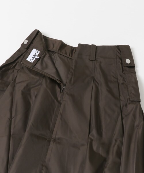 URBAN RESEARCH（アーバンリサーチ）の「GANNI　DUCHESSE NYLON POCKET SKIRT（スカート・レディース・DEMITASSE・36）」の6枚目の写真