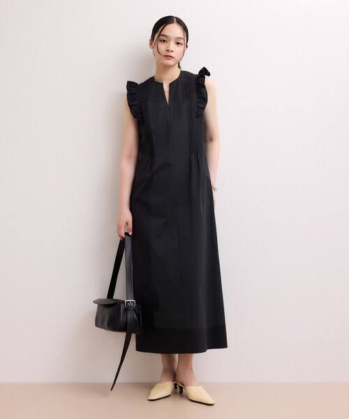 ADAM ET ROPE'（アダムエロペ）の「【WEB限定】フリルショルダーワンピース（ワンピース・レディース・ブラック/ベージュ・36/38）」の8枚目の写真