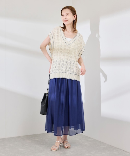ROPE' PICNIC(ロペピクニック)の「配色ステッチ透かし編みニットベスト(ベスト・レディース・オフホワイト/ベージュ/サックス・38)」の6枚目の写真