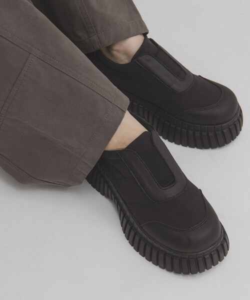 KBF（ケイビーエフ）の「チャンキーソールパファースリッポン（スニーカー・レディース・KHAKI/BLACK・37/38/39）」の7枚目の写真