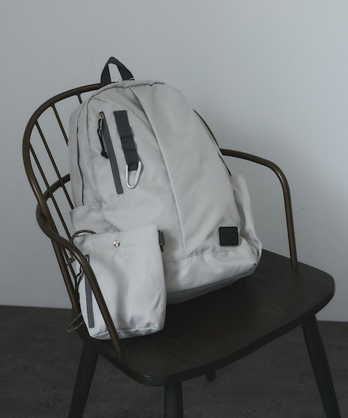 ADAM ET ROPE'（アダムエロペ）の「【WEB限定】[ショルダーバッグ付き・ユニセックスで使える・軽量・A4対応・大容量]バックパック 4（バックパック/リュック・レディース・ブラック/グレー/グレー系/キナリ/ダークブラウン/ネイビー/ベージュ/ブルー・F）」の12枚目の写真
