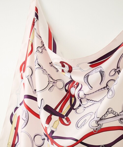 ROPE'（ロペ）の「ROPE' リバイバルシルクスカーフ/ Lサイズ・26AW（バンダナ/スカーフ・レディース・ブラック/オフホワイト/カーキ/ピンク/オレンジ・F）」の17枚目の写真