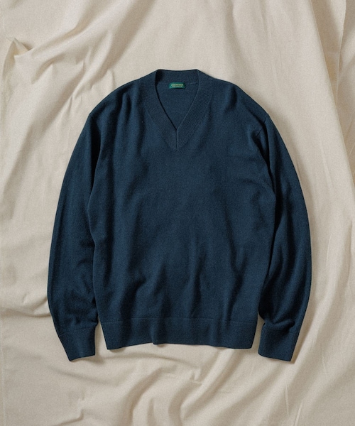 ADAM ET ROPE'（アダムエロペ）の「【WILD LIFE TAILOR】CASHMERE MIX V NECK PO（ニット/セーター・メンズ・グレー/ダークグリーン・L/M）」の4枚目の写真