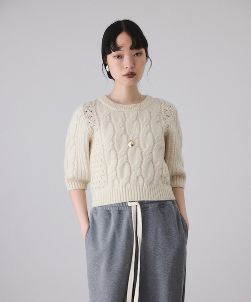 ADAM ET ROPE'(アダムエロペ)の「【サステナブル】ケーブルハーフスリーブニット(ニット/セーター・レディース・チャコール/オフホワイト/イエロー系・F)」の9枚目の写真