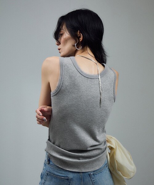 ADAM ET ROPE'（アダムエロペ）の「【WEB限定】ラメリブタンク（タンクトップ・レディース・ブラック/グレー/オフホワイト・F）」の4枚目の写真