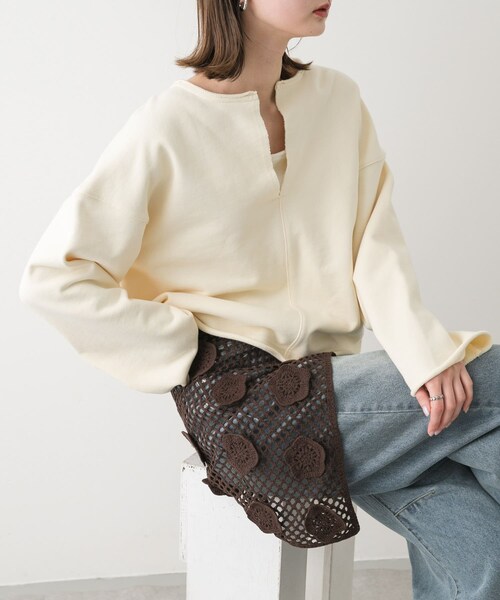 SENSE OF PLACE by URBAN RESEARCH（センスオブプレイスバイアーバンリサーチ）の「Vネックルーズスウェット（スウェット・レディース・OFF WHITE/CORAL/BLACK・one）」の10枚目の写真