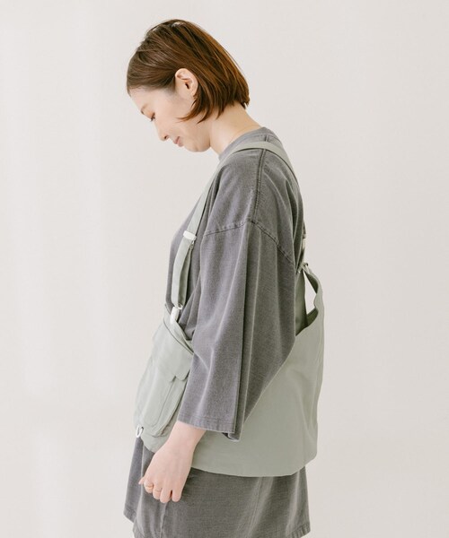 ITEMS URBANRESEARCH（アイテムズ アーバンリサーチ）の「2WAYユーティリティバッグベスト（ベスト・レディース・KHAKI/BEIGE/L.CHARCOAL・one）」の16枚目の写真
