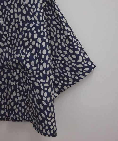 ADAM ET ROPE'(アダムエロペ)の「【BANANATIME(バナナタイム)】CROPPED HAWAIIAN SHIRT / クロップドハワイアンシャツ(シャツ/ブラウス・レディース・キナリ系/ネイビー系・S)」の13枚目の写真