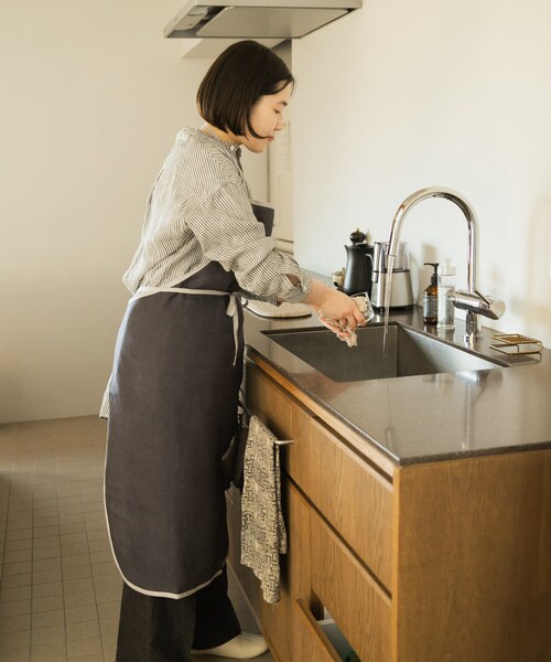 URBAN RESEARCH DOORS（アーバンリサーチドアーズ）の「『別注』fog linen work×DOORS　リネンパイピングエプロン（キッチンツール・メンズ・マカダム・-）」の6枚目の写真