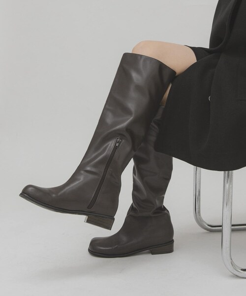 KBF（ケイビーエフ）の「プランプトゥロングブーツ（ブーツ・レディース・D.BROWN/BLACK・36/37/38）」の3枚目の写真