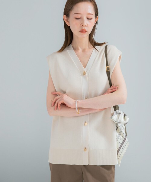 URBAN RESEARCH ROSSO（アーバンリサーチロッソ）の「ショルダータックニットベスト（ベスト・レディース・DARK BROWN/IVORY・Free）」の5枚目の写真