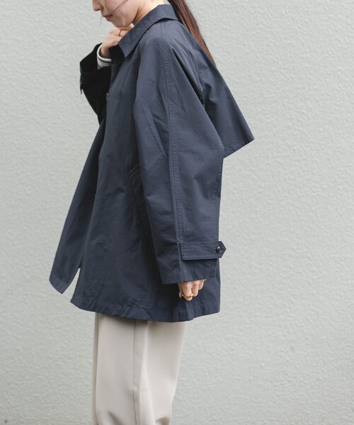 URBAN RESEARCH DOORS(アーバンリサーチドアーズ)の「FORK&SPOON ステンカラーテントコート(ステンカラーコート・レディース・BEIGE/NAVY・1)」の15枚目の写真