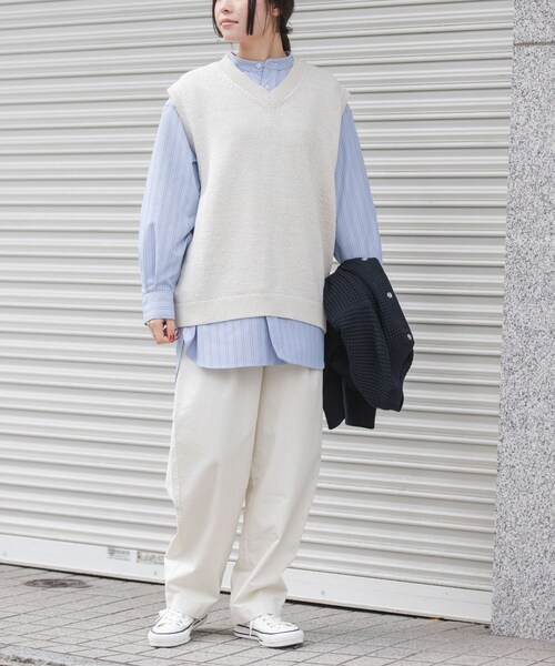 URBAN RESEARCH DOORS（アーバンリサーチドアーズ）の「FORK&SPOON　テープヤーンVネックニットベスト（ベスト・レディース・NAVY/IVORY・1）」の10枚目の写真